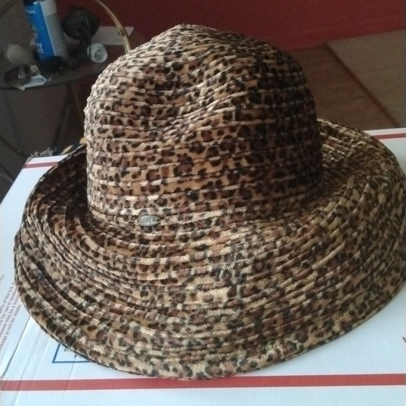 Scala leopard velvet(winter,spring, fall) print ha - Picture 2 of 11